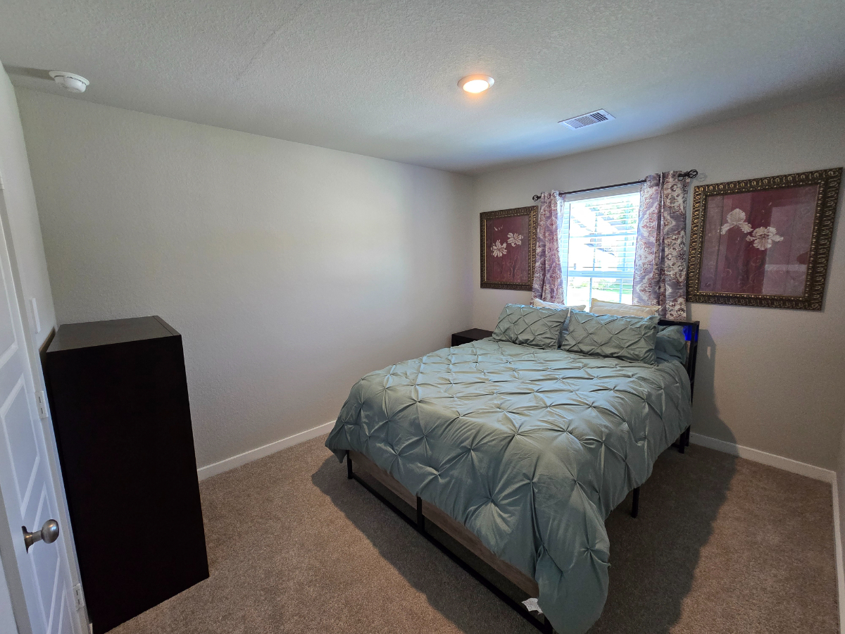 Cozy Furnished Room near Lake Conroe - Photo 2