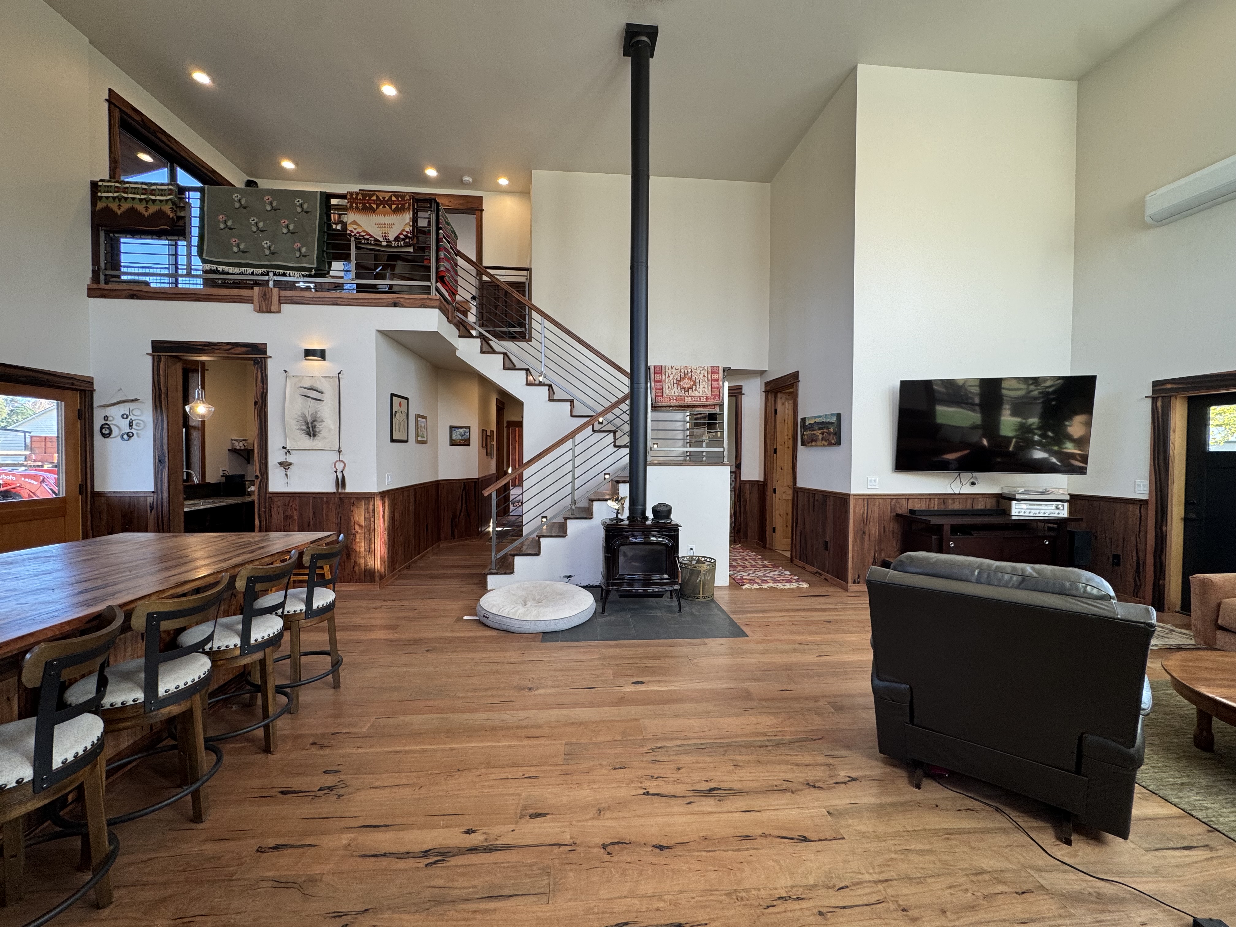 Quiet Country Living in Downtown Tumalo Potential horse accommodations - Photo 3