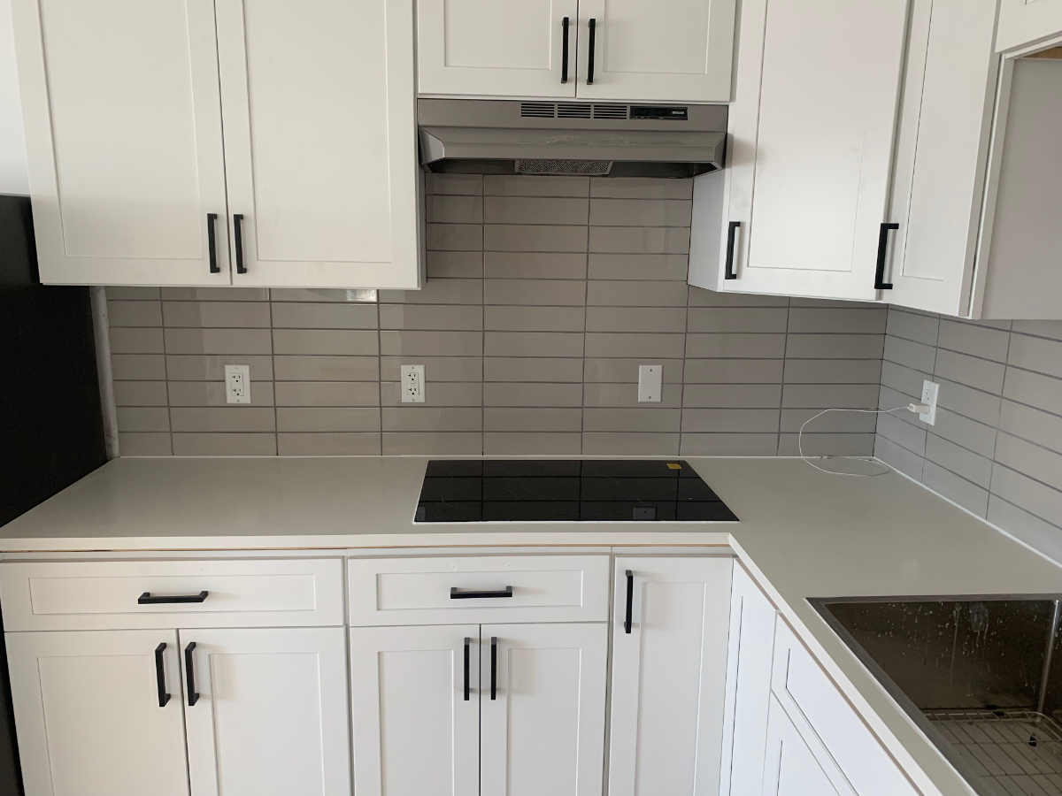 Modern Furnished 1BR in Vista - Utilities Included, A/C, Parking, Laundry, Etc. - Photo 4