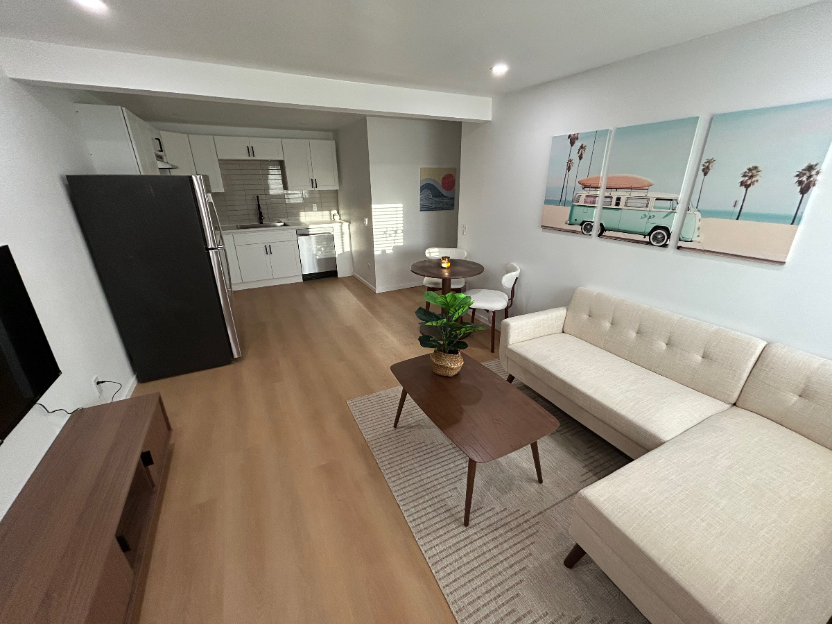 Modern Furnished 1BR in Vista - Utilities Included, A/C, Parking, Laundry, Etc. - Photo 1
