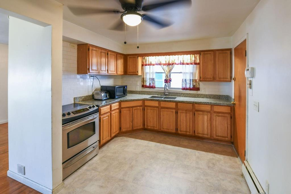 Furnished Private Rooms | Ideal for Travel Professionals & Students | Utilities Included | Near Majo - Photo 8