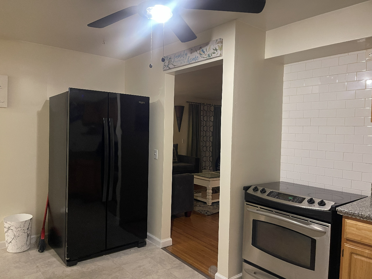 Furnished Private Rooms | Ideal for Travel Professionals & Students | Utilities Included | Near Majo - Photo 9