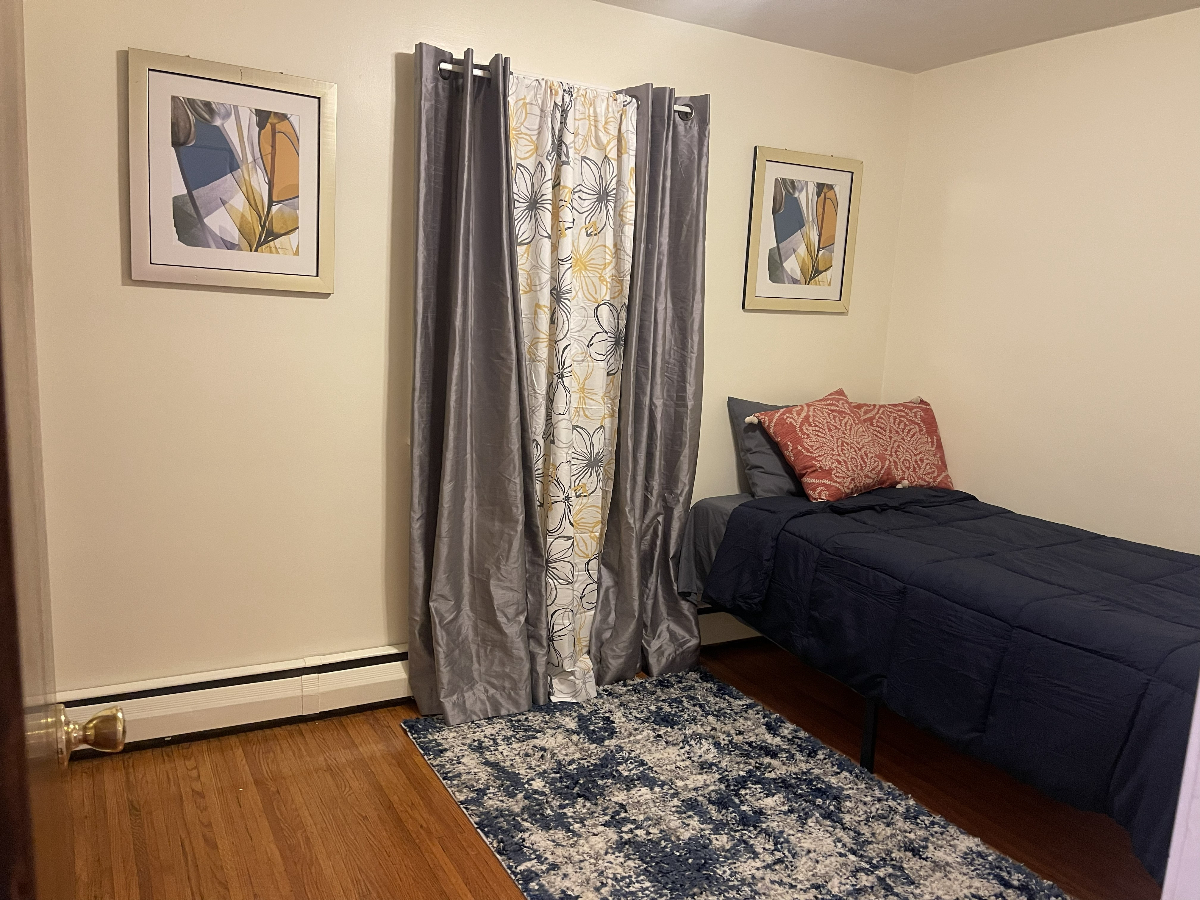 Furnished Private Rooms | Ideal for Travel Professionals & Students | Utilities Included | Near Majo - Photo 10