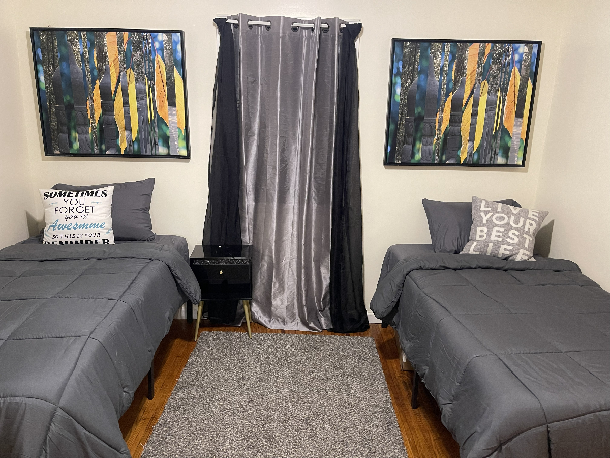 Furnished Private Rooms | Ideal for Travel Professionals & Students | Utilities Included | Near Majo - Photo 12