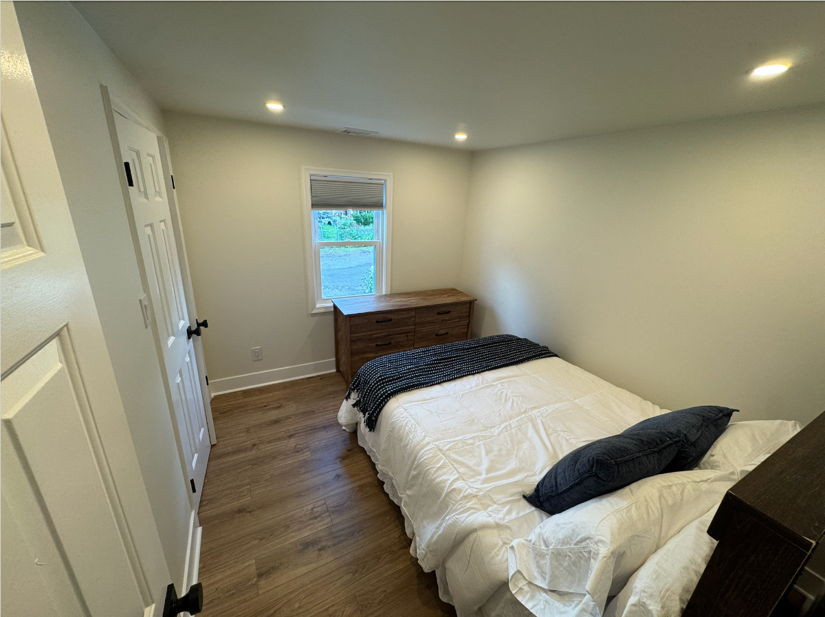 Beautifully Renovated 3 Bedroom Home In Ardmore - Photo 3