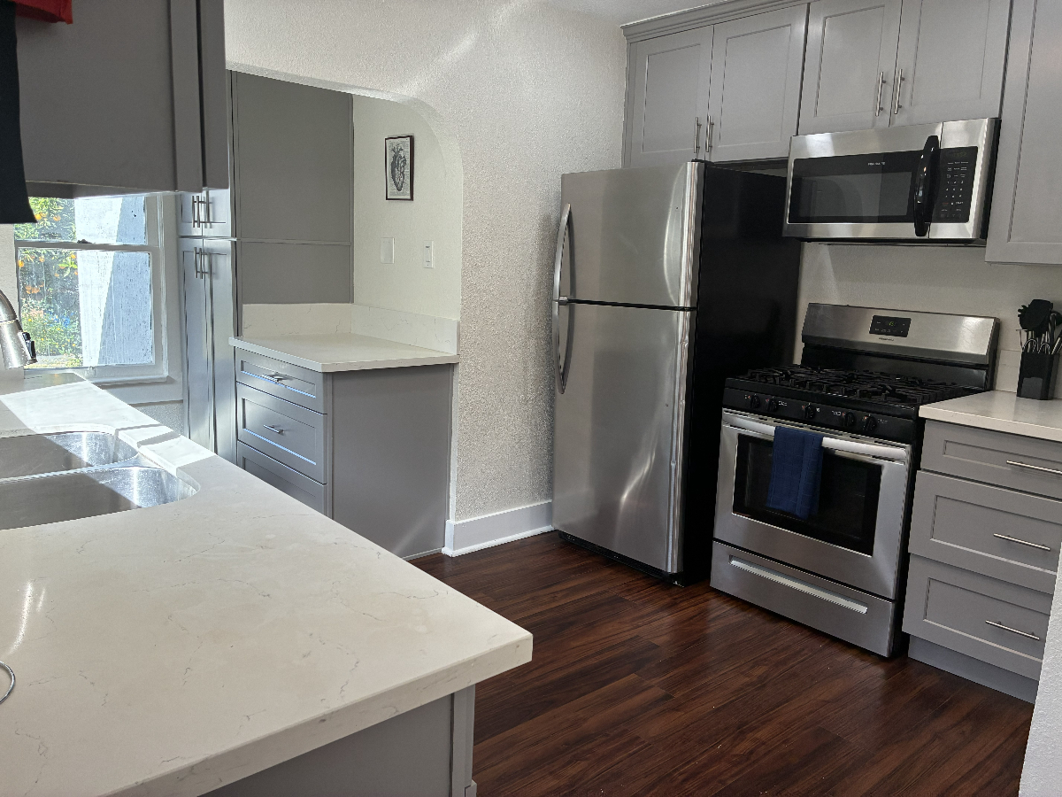 Charming Furnished 3BR/2BA Home Near USC & Downtown LA - Photo 3