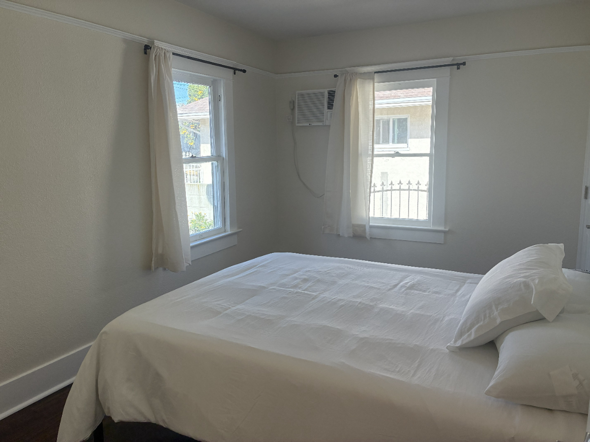Charming Furnished 3BR/2BA Home Near USC & Downtown LA - Photo 4