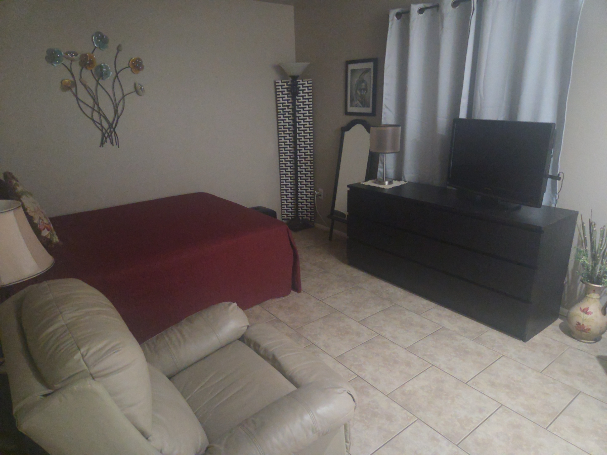 I have a big bedroom, cozy bedroom, with large closet, dresser drawer, bathroom across the hall. Gu - Photo 2