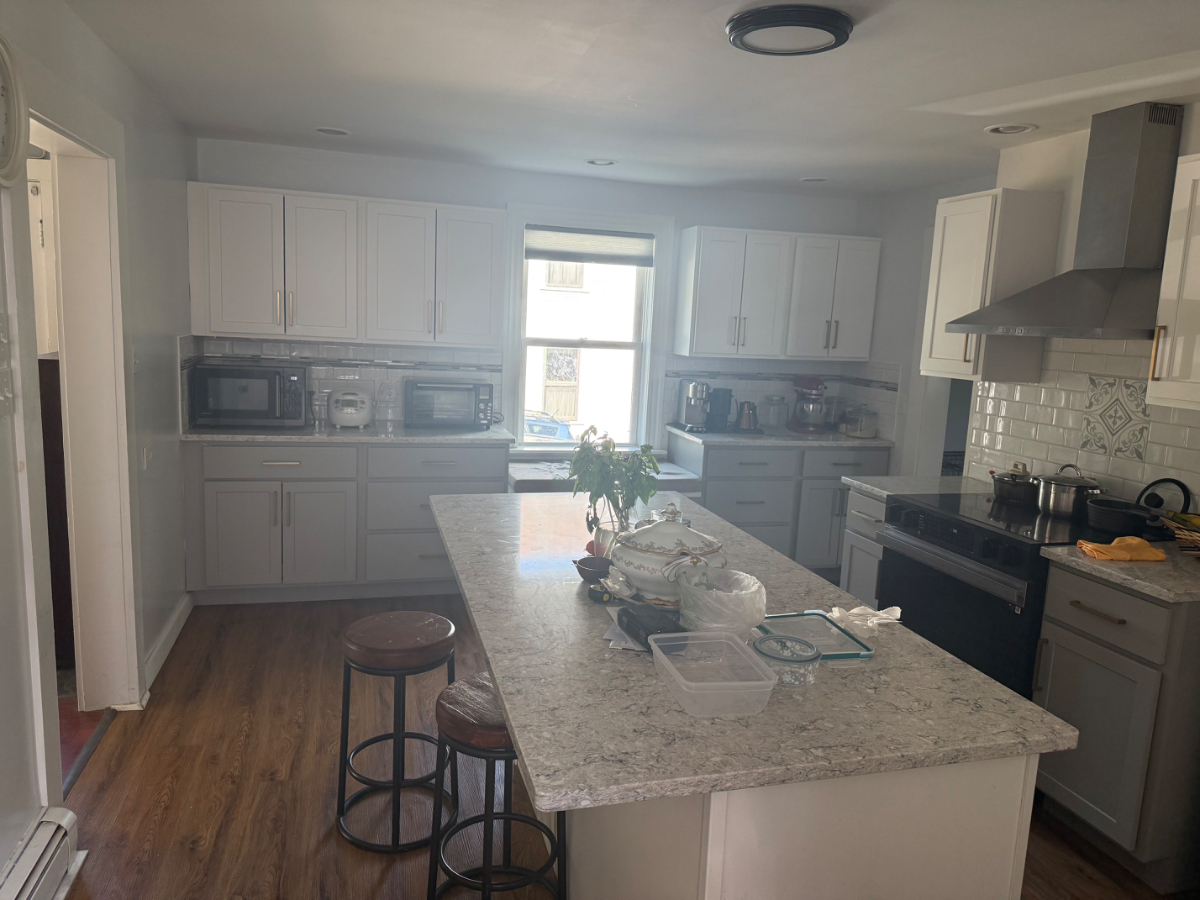 Traveler Pair's Dream: Fully Renovated 2BR/1.5BA Home | Fenced Yard & Ultra Dog-Friendly - Photo 2