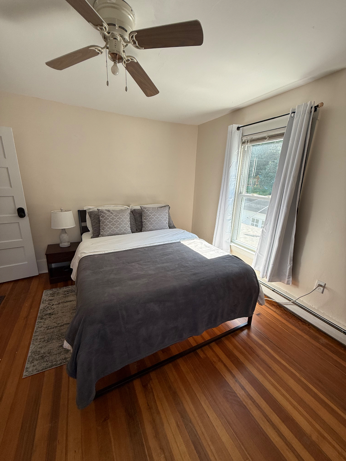 Traveler Pair's Dream: Fully Renovated 2BR/1.5BA Home | Fenced Yard & Ultra Dog-Friendly - Photo 6