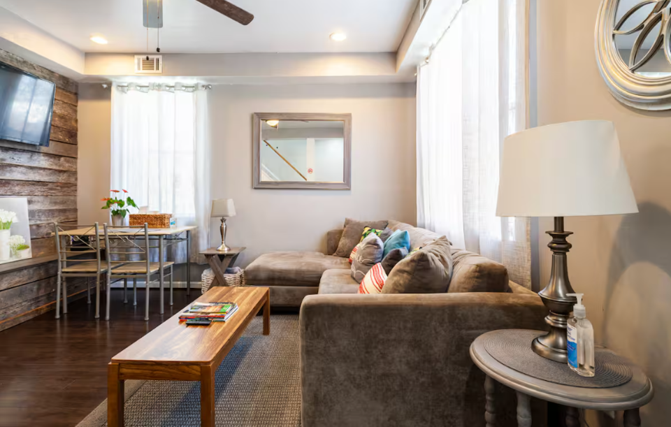 Spacious Newly Renovated 5 BR, 2.5 BA Home-Away-From-Home - Photo 3