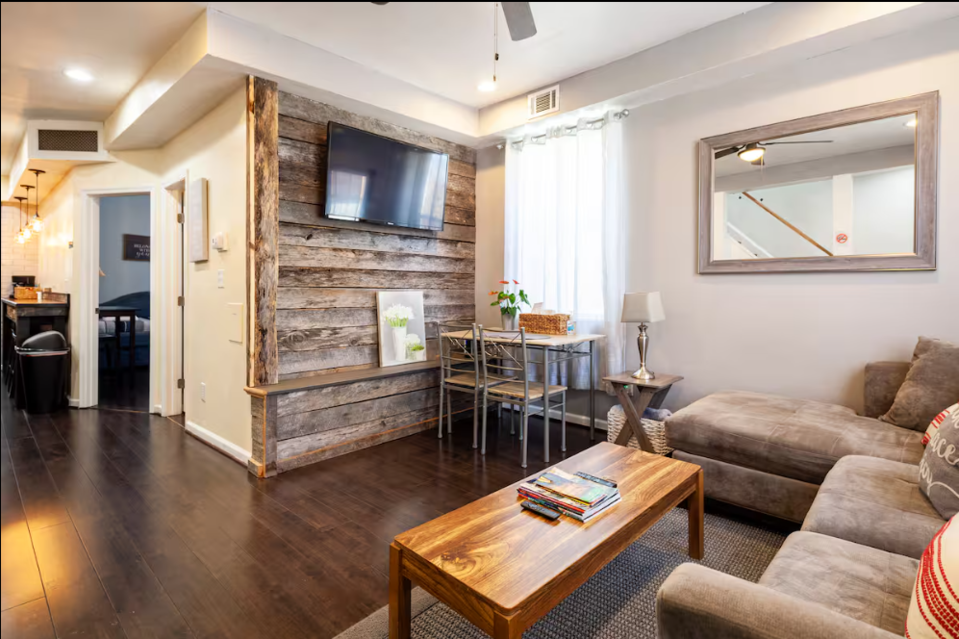 Spacious Newly Renovated 5 BR, 2.5 BA Home-Away-From-Home - Photo 4
