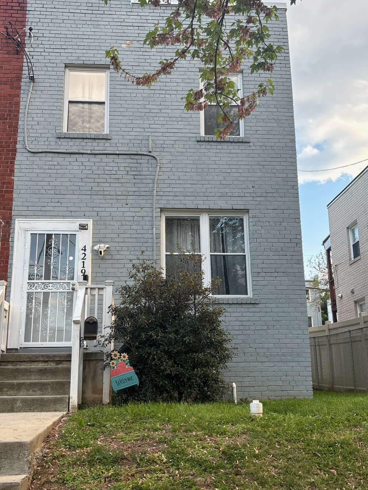 Spacious Newly Renovated 5 BR, 2.5 BA Home-Away-From-Home - Photo 10