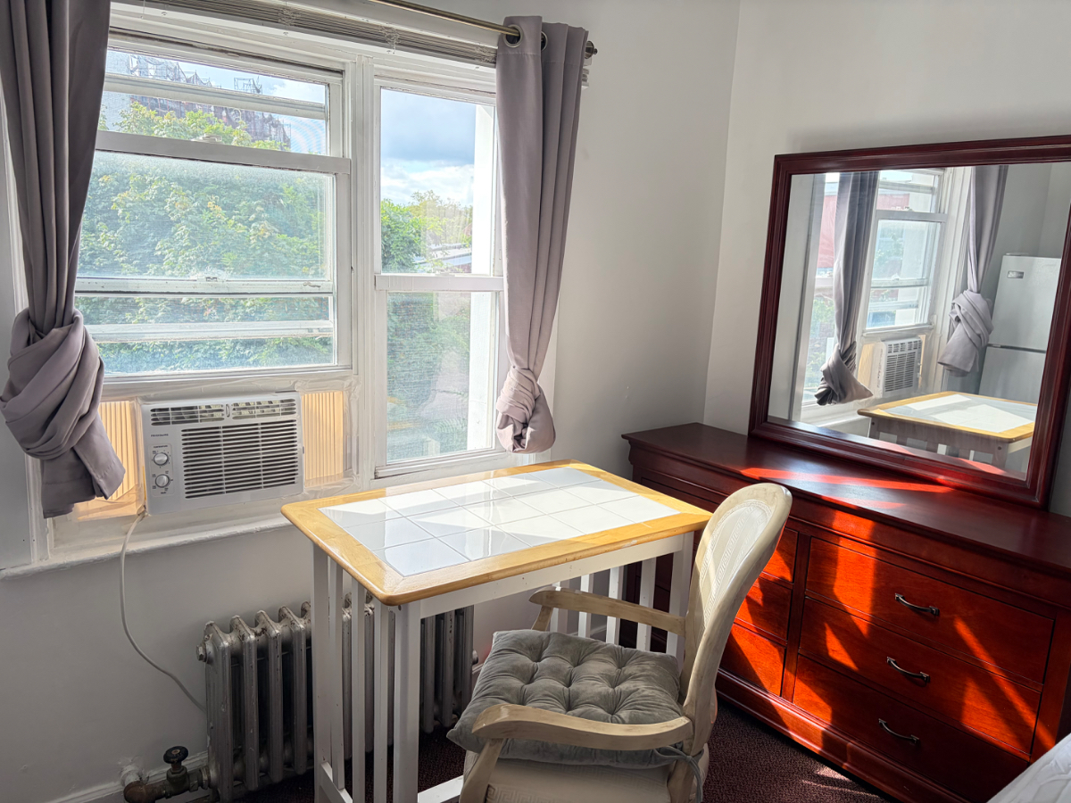 Clean quiet home - Photo 2