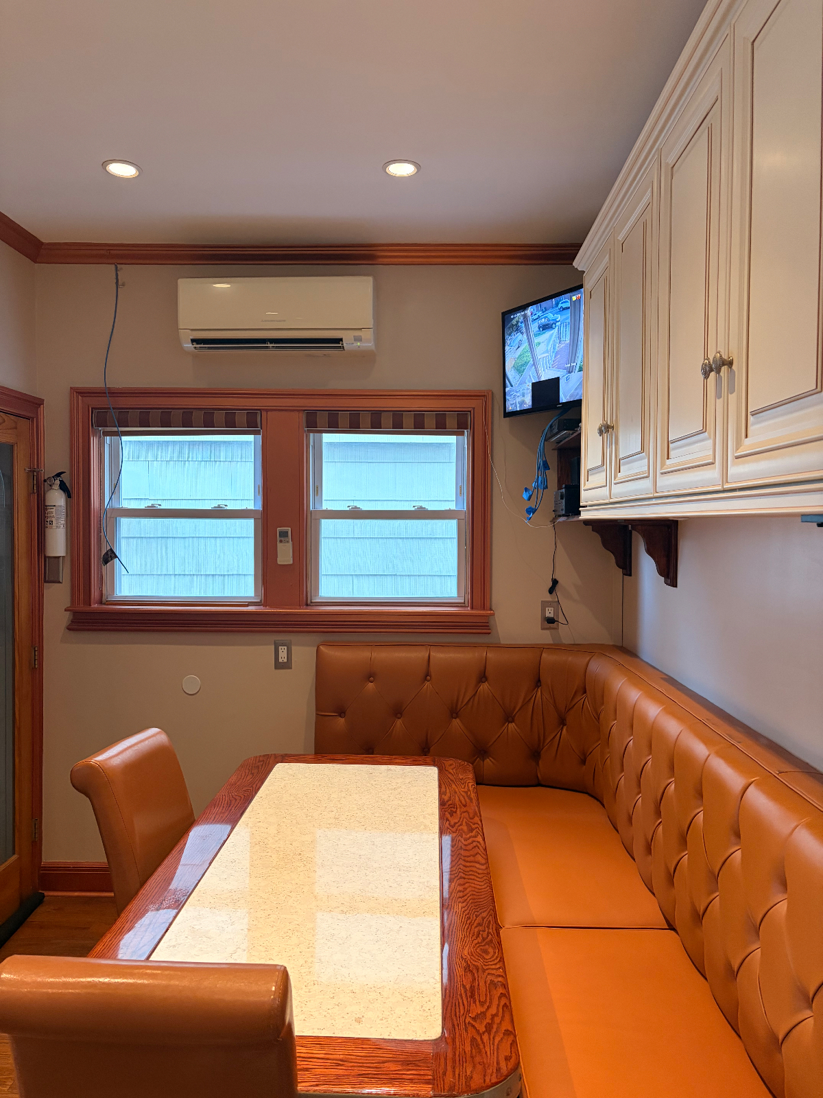 Newly Renovated Furnished Room w/ Private Bath & Shared Amenities - Photo 12