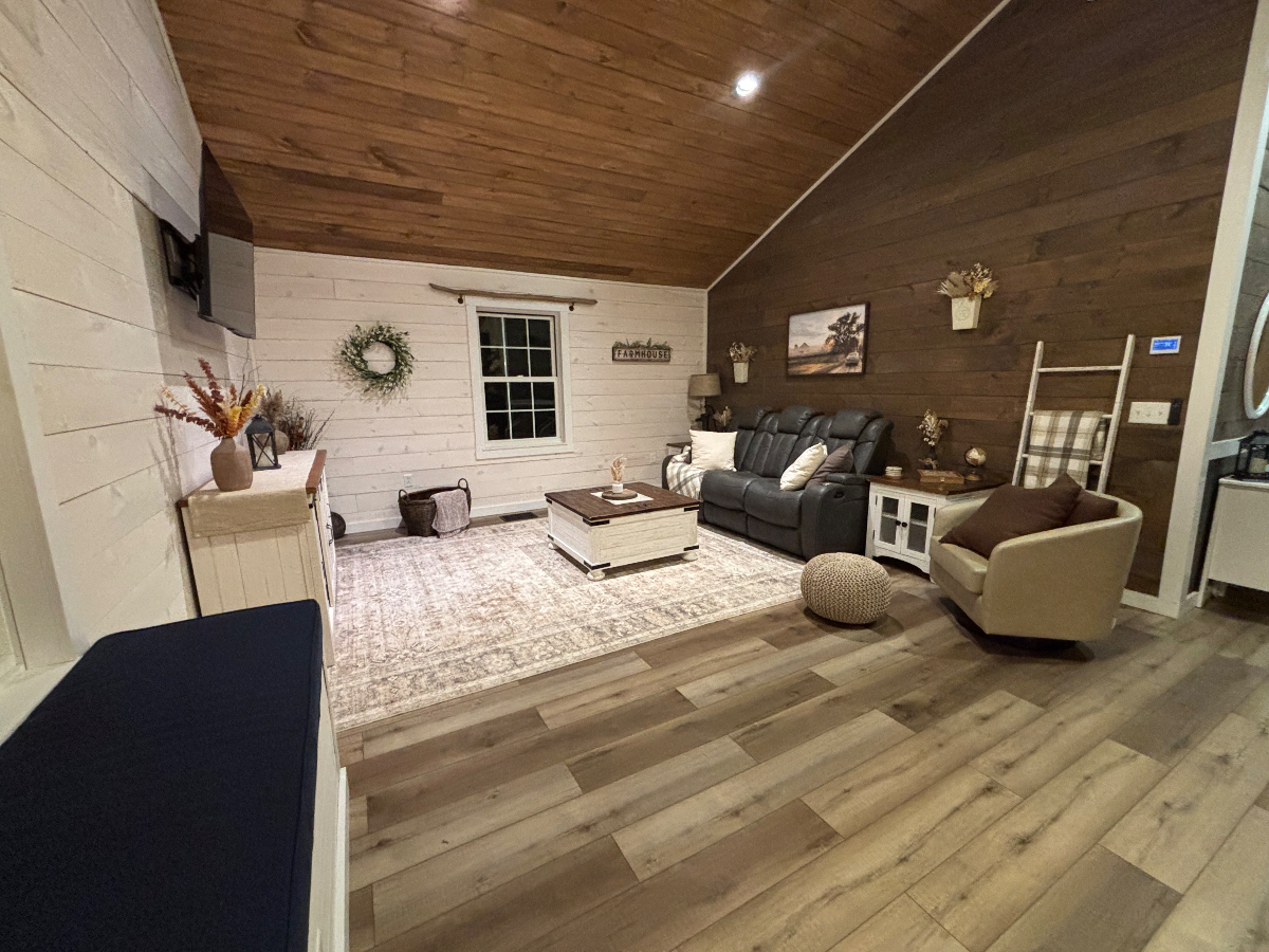 Cozy and Private with Stunning Sunsets - Photo 1