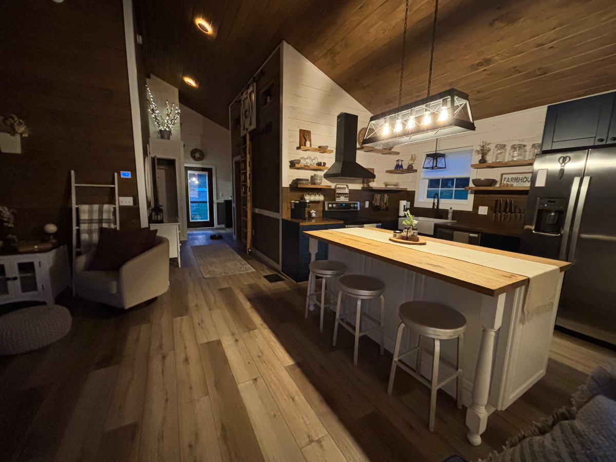 Cozy and Private with Stunning Sunsets - Photo 5