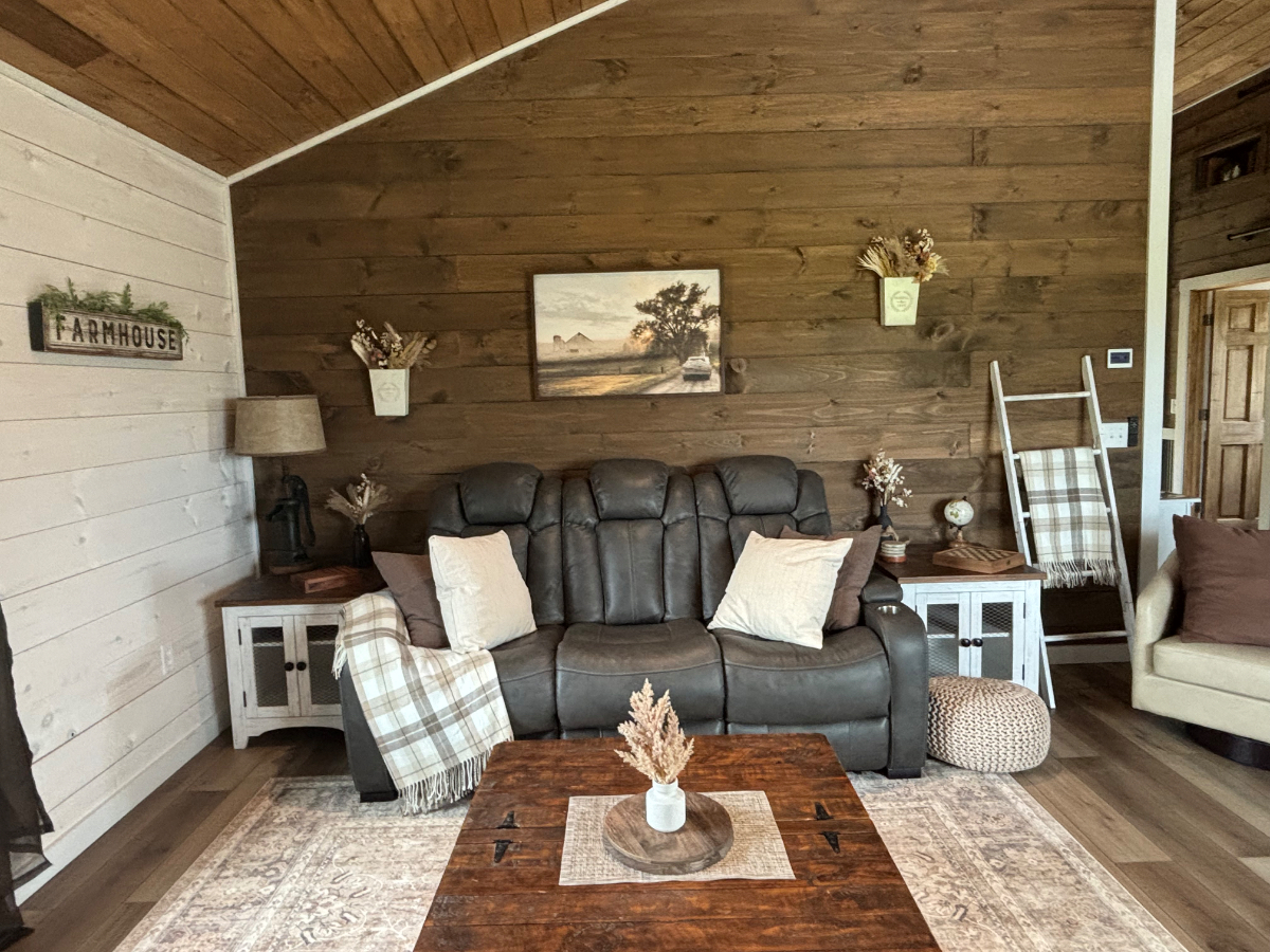 Cozy and Private with Stunning Sunsets - Photo 3