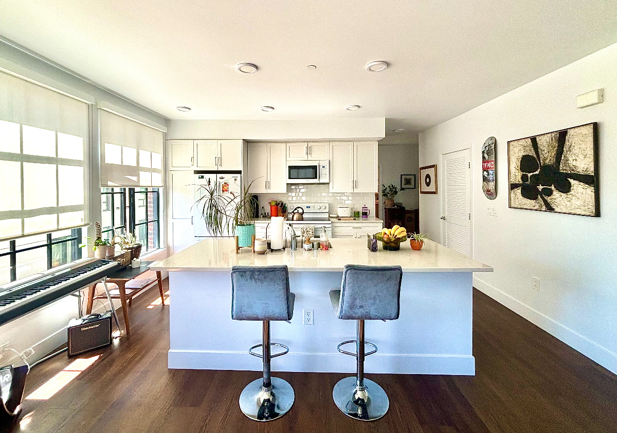 Cozy, bright 2br 2 bath Apartment located in the Mission Creek Neighborhood - Photo 4