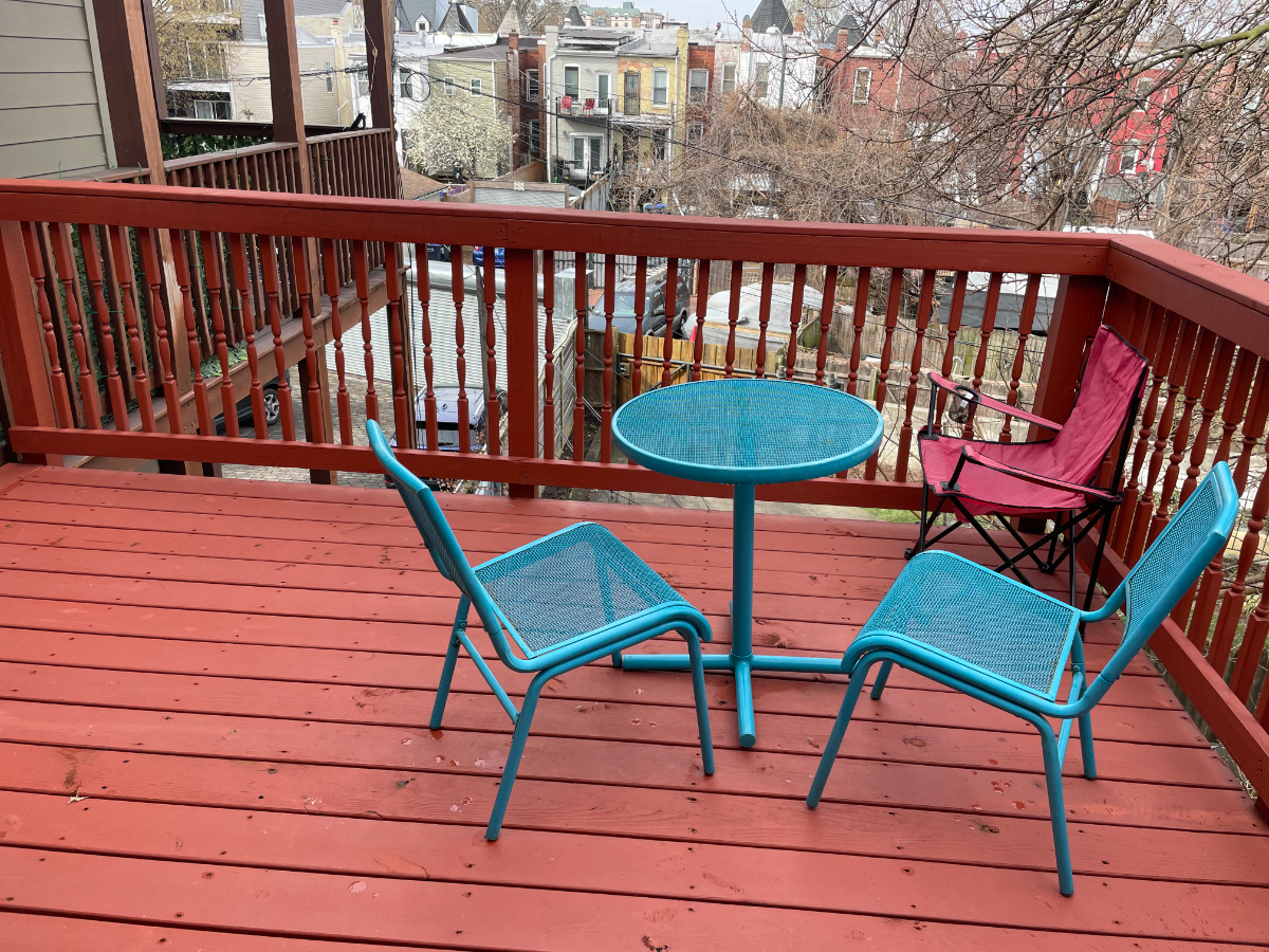 Furnished 3BR Top-Floor Unit in Columbia Heights - Photo 4