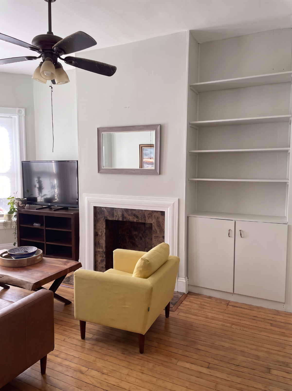Furnished 3BR Top-Floor Unit in Columbia Heights - Photo 3