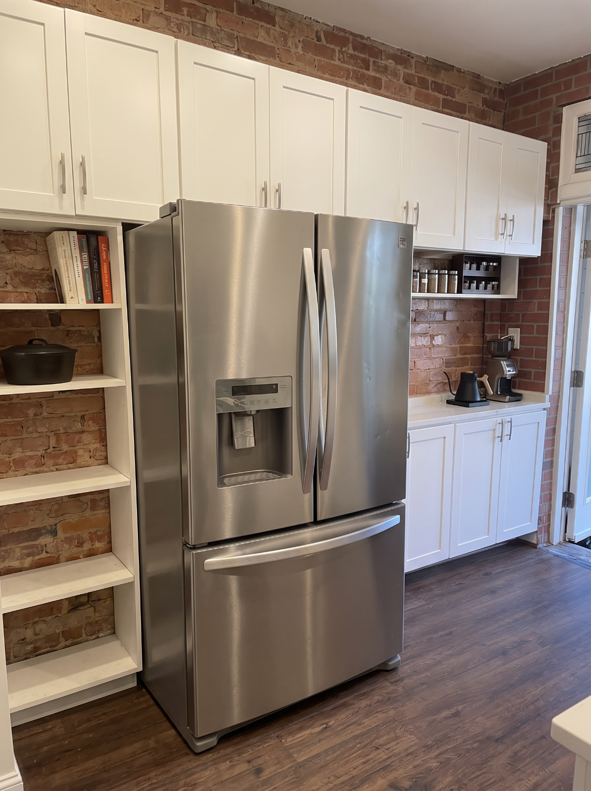 Furnished 3BR Top-Floor Unit in Columbia Heights - Photo 8