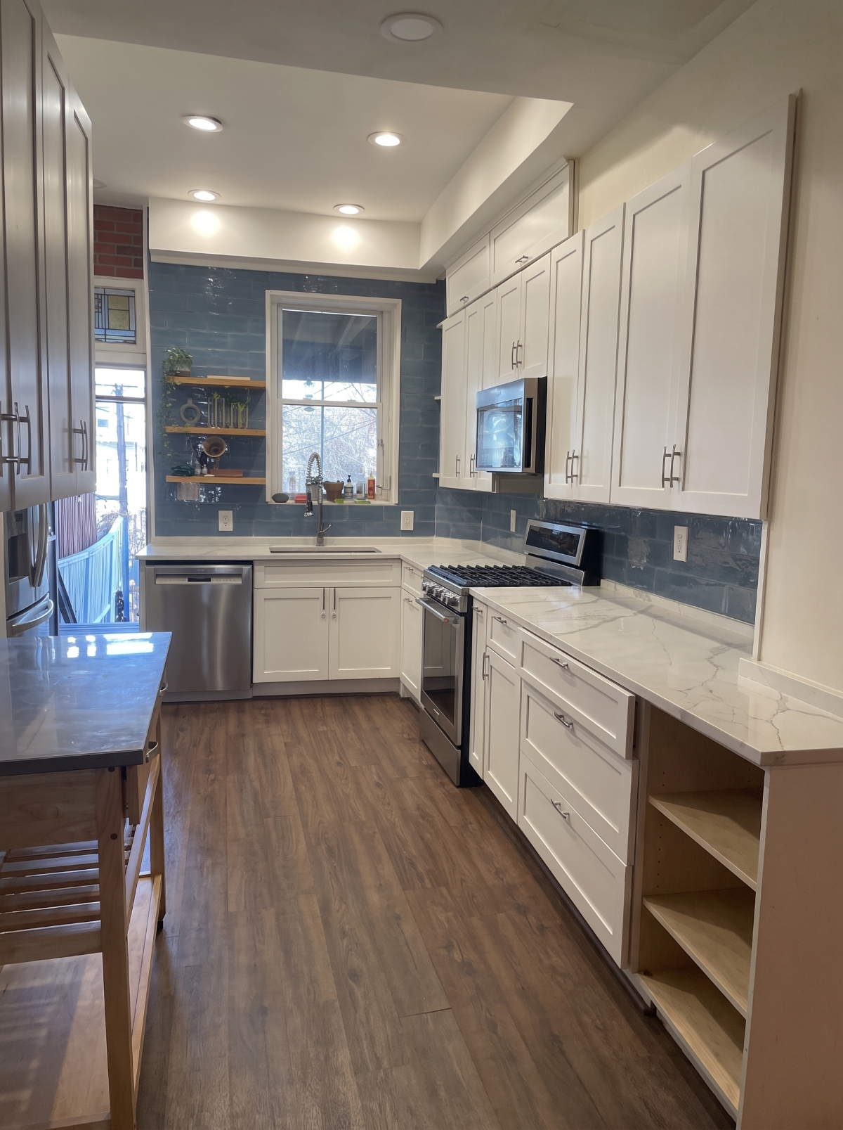 Furnished 3BR Top-Floor Unit in Columbia Heights - Photo 7