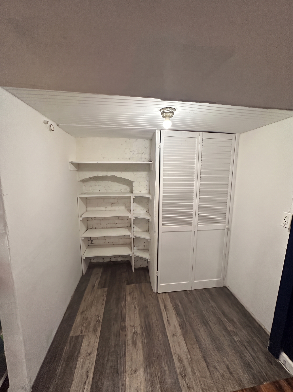Furnished 3BR Top-Floor Unit in Columbia Heights - Photo 12