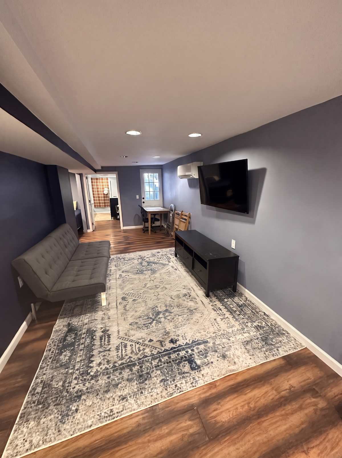 Furnished 3BR Top-Floor Unit in Columbia Heights - Photo 1
