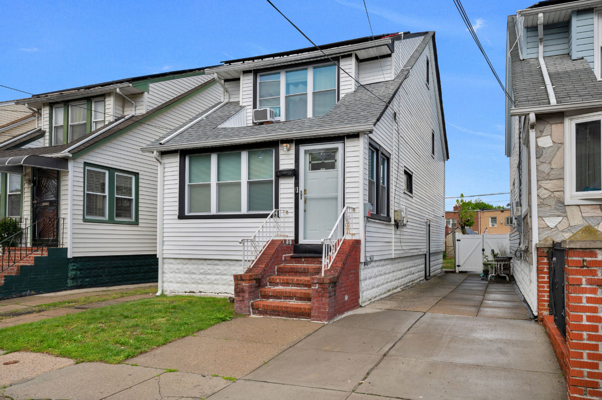 Cozy Furnished Basement Apartment Near JFK w/ In-Unit Laundry - Photo 6