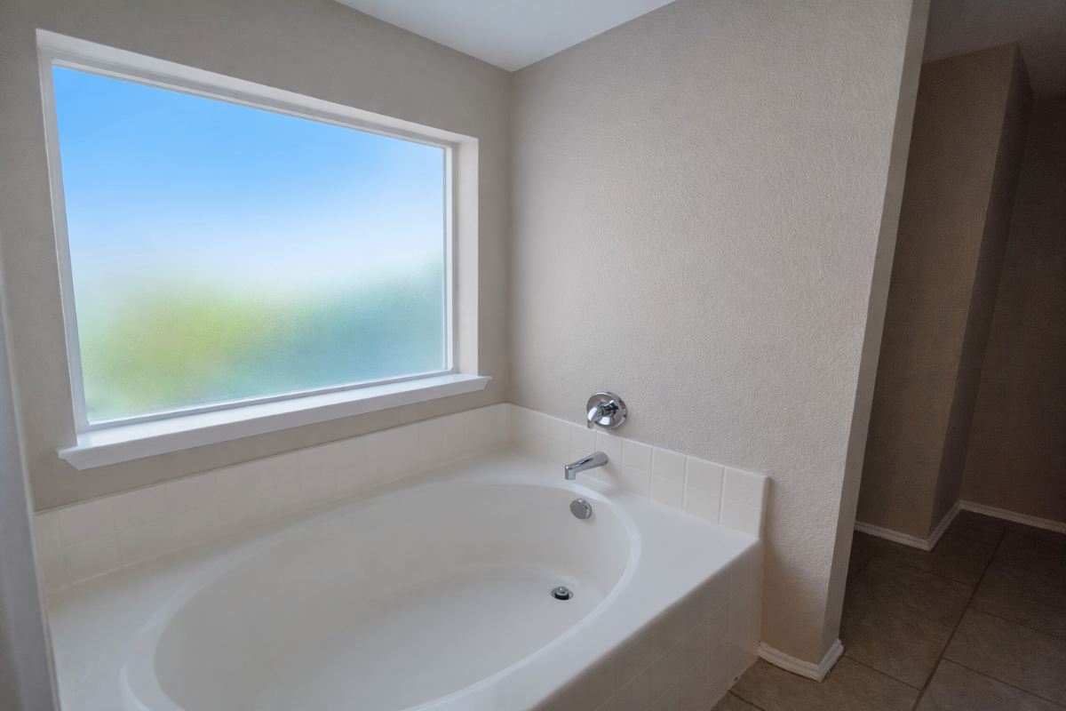 Crew & Corporate Home | 4BR + Office + Game Room - Photo 2