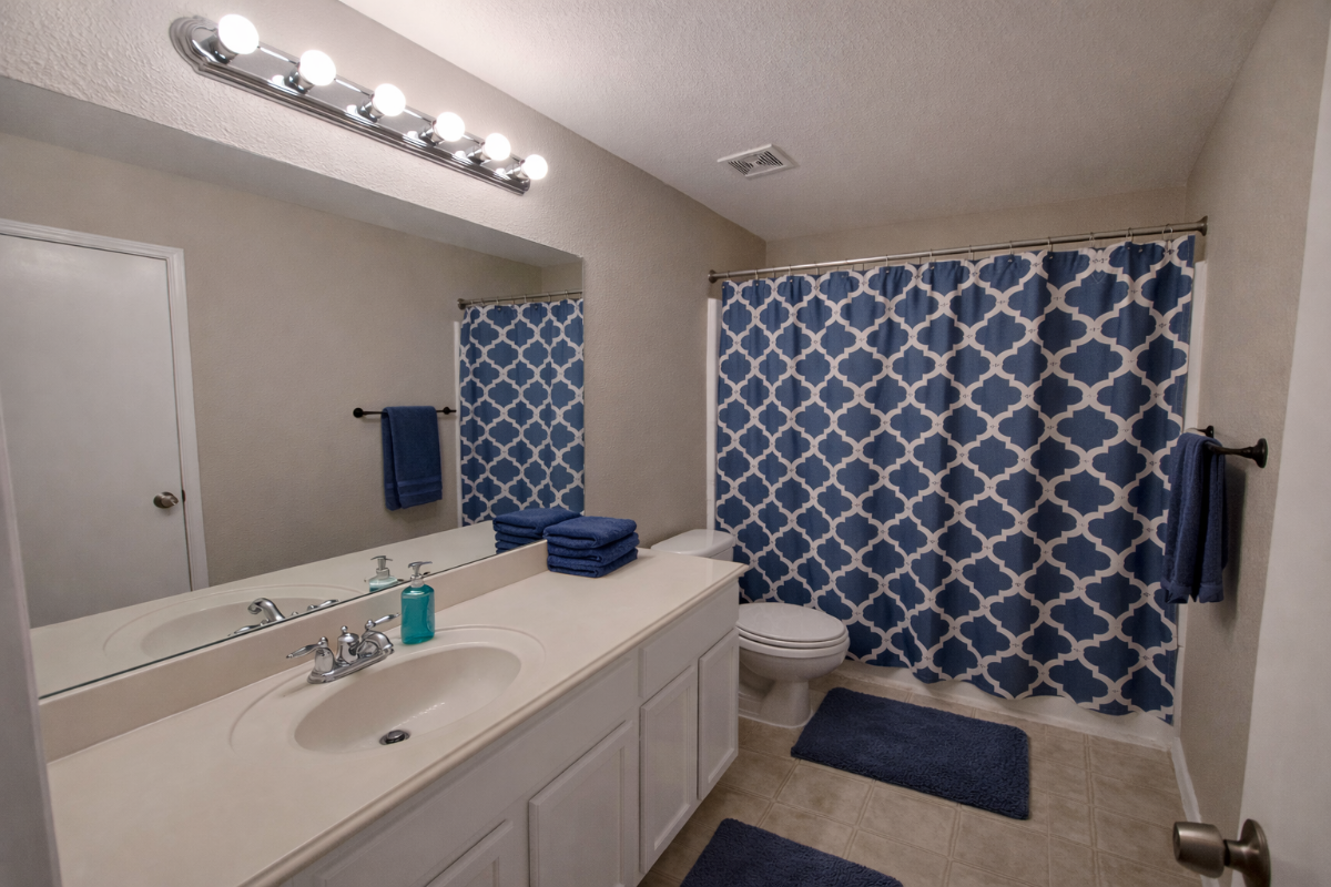 Crew & Corporate Home | 4BR + Office + Game Room - Photo 5