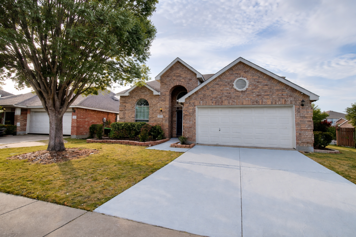Crew & Corporate Home | 4BR + Office + Game Room - Photo 7
