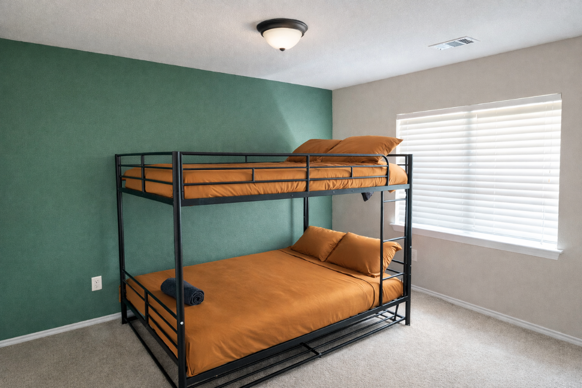 Crew & Corporate Home | 4BR + Office + Game Room - Photo 8