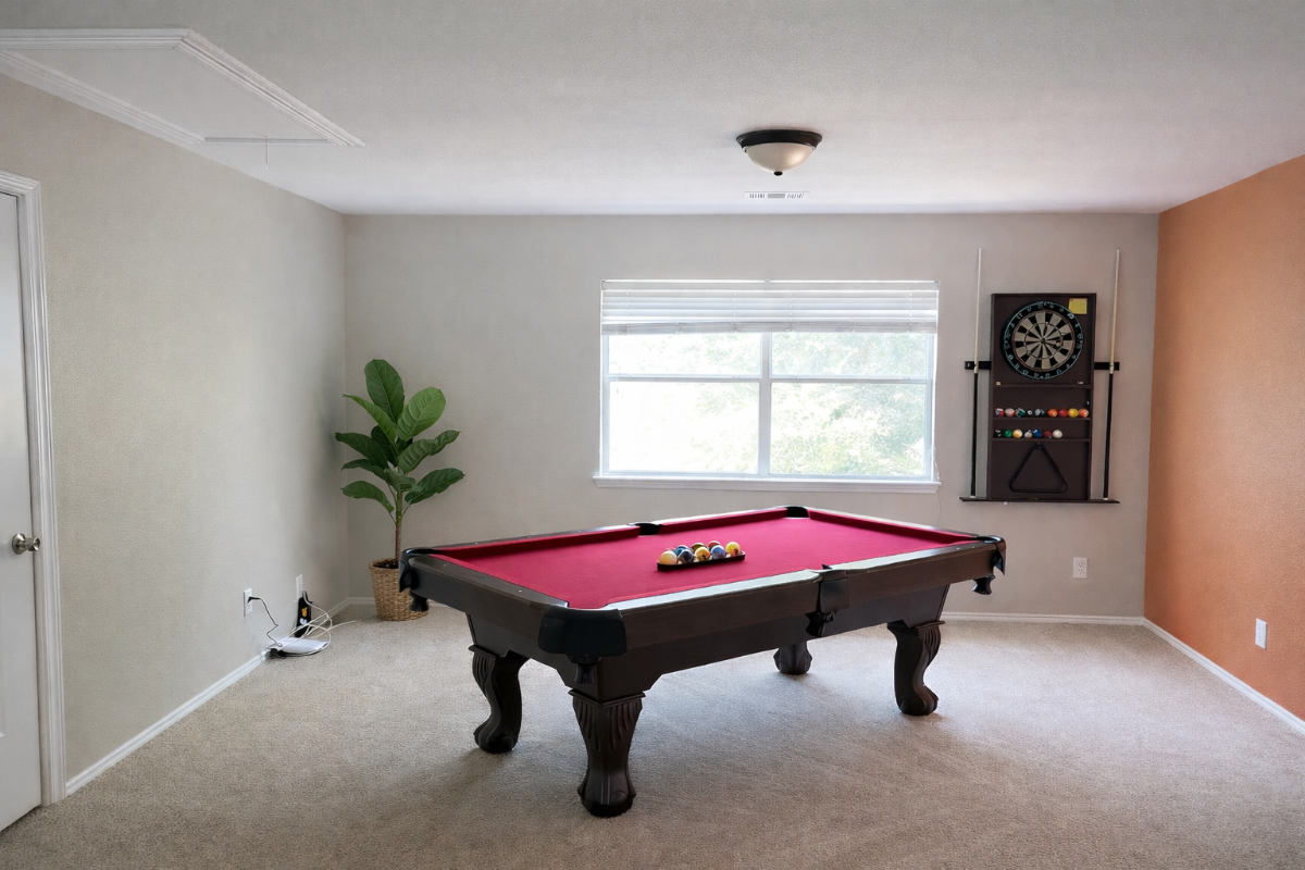 Crew & Corporate Home | 4BR + Office + Game Room - Photo 10