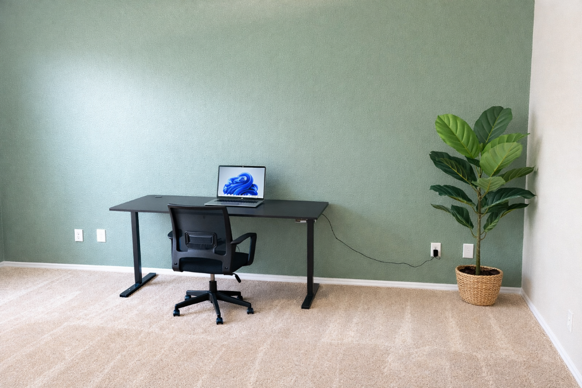 Crew & Corporate Home | 4BR + Office + Game Room - Photo 12