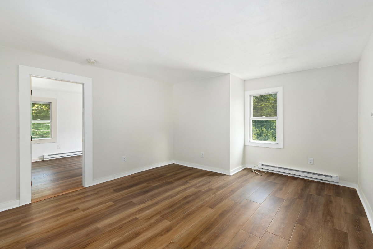 GORGEOUS FULLY RENOVATED 1st FLOOR APARTMENT - Photo 2