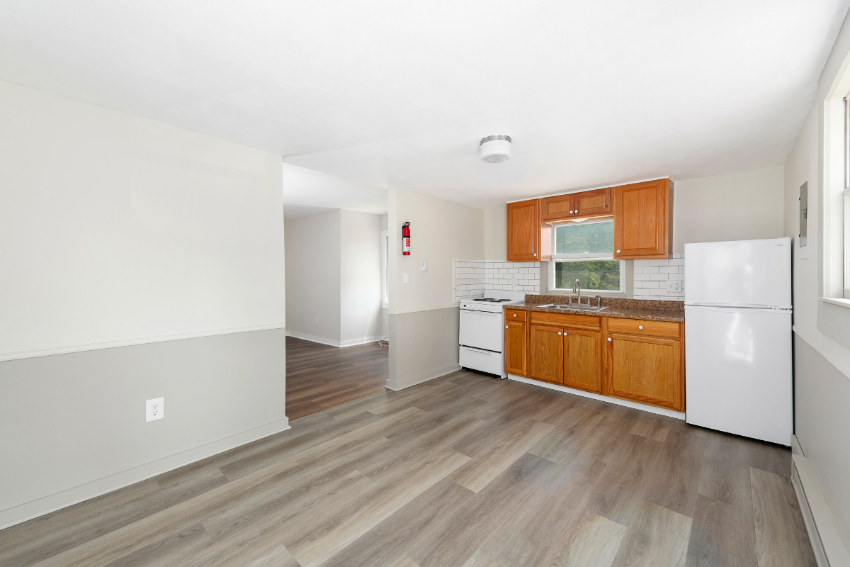 GORGEOUS FULLY RENOVATED 1st FLOOR APARTMENT - Photo 6
