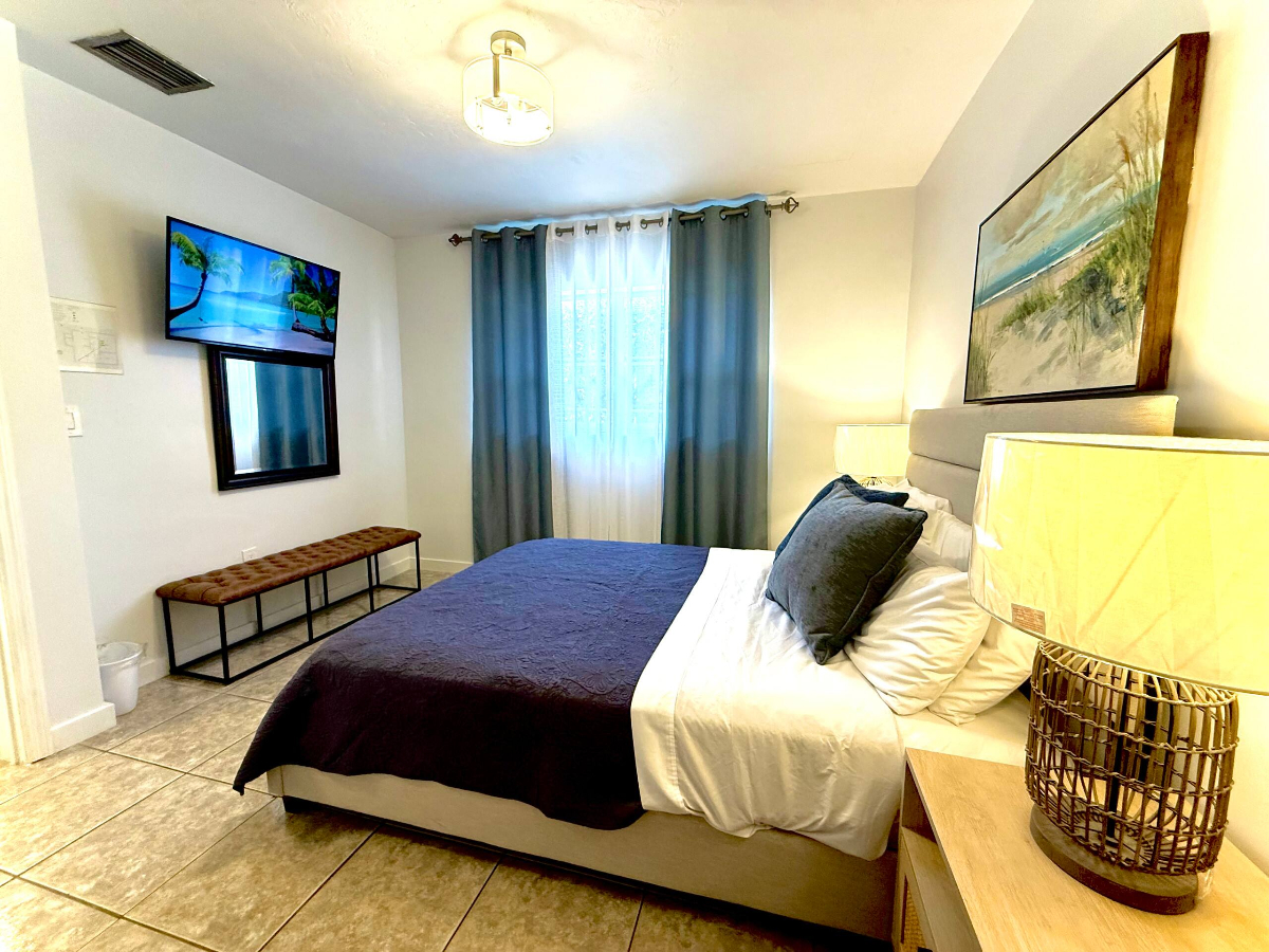 Hollywood Furnished Rental Near Beach & Pickleball Between Fort Lauderdale & Miami - Photo 4
