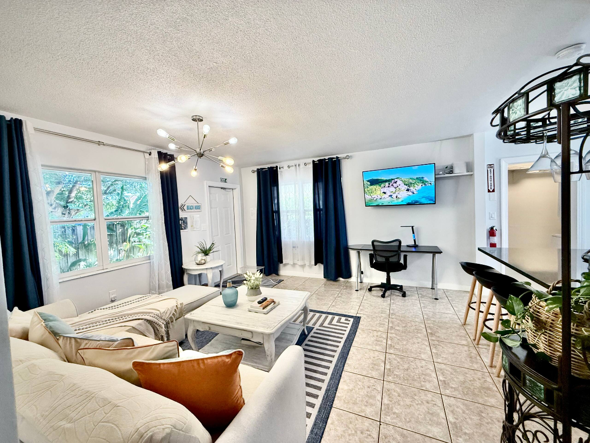 Hollywood Furnished Rental Near Beach & Pickleball Between Fort Lauderdale & Miami - Photo 2