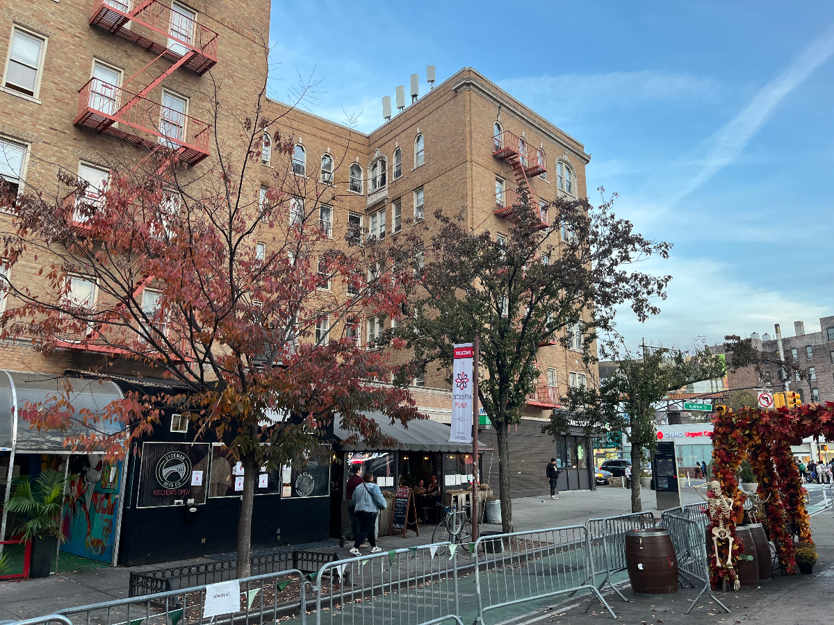 Peaceful Oasis Next to Subway - Photo 10