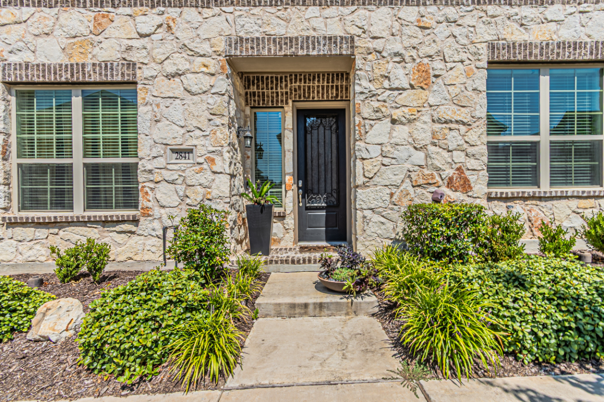 Stylish Carrollton Townhome | Perfect for Extended Stays - Photo 6