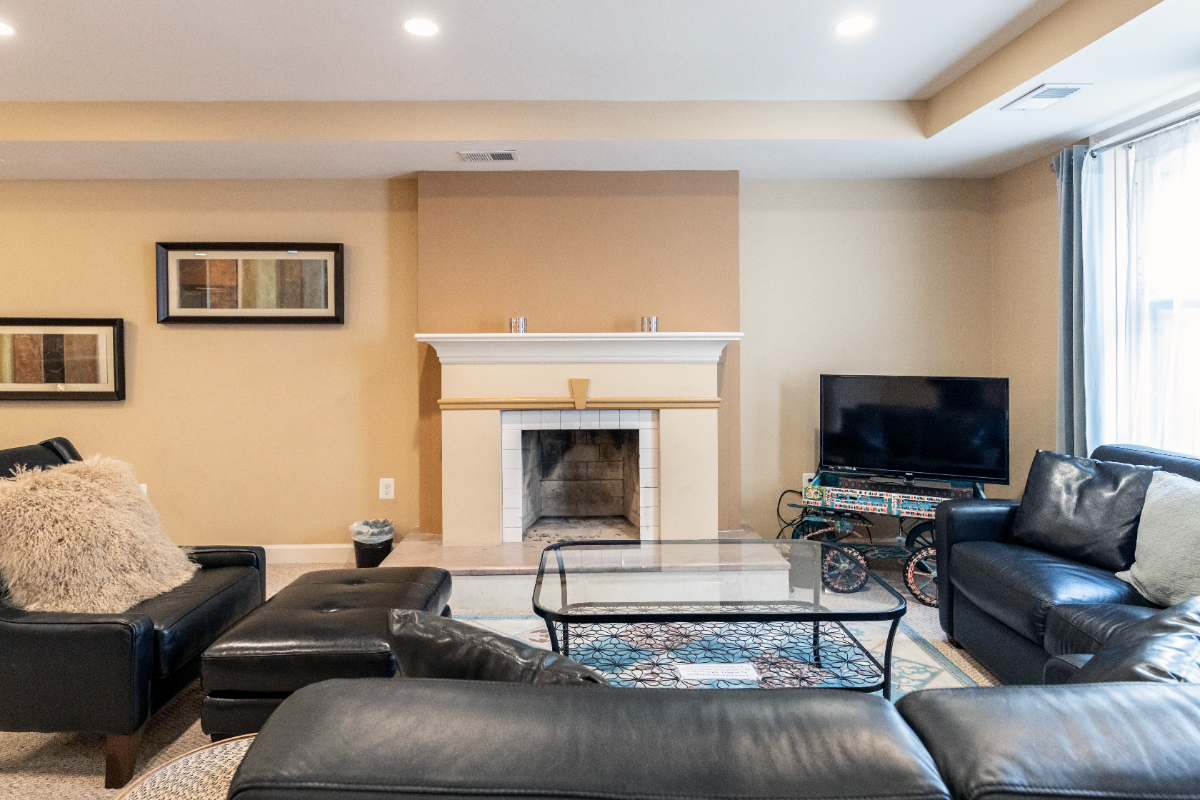 Freshly renovated 1 bedroom in Historic Home- Convention Center/Blagden Alley - Photo 3