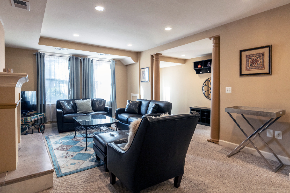 Freshly renovated 1 bedroom in Historic Home- Convention Center/Blagden Alley - Photo 4
