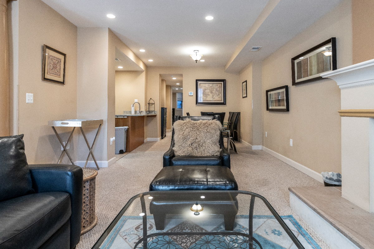Freshly renovated 1 bedroom in Historic Home- Convention Center/Blagden Alley - Photo 5