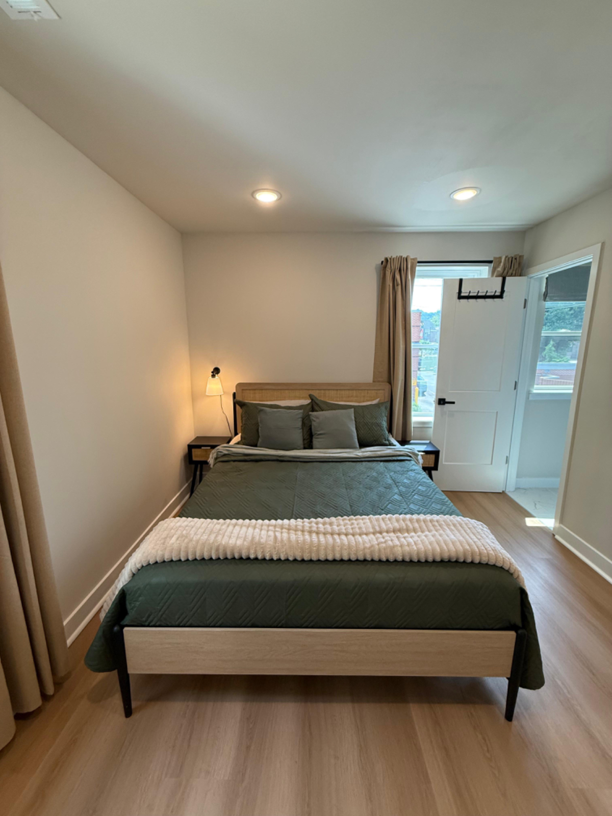 Modern Comfort Near The Capitol - Photo 2