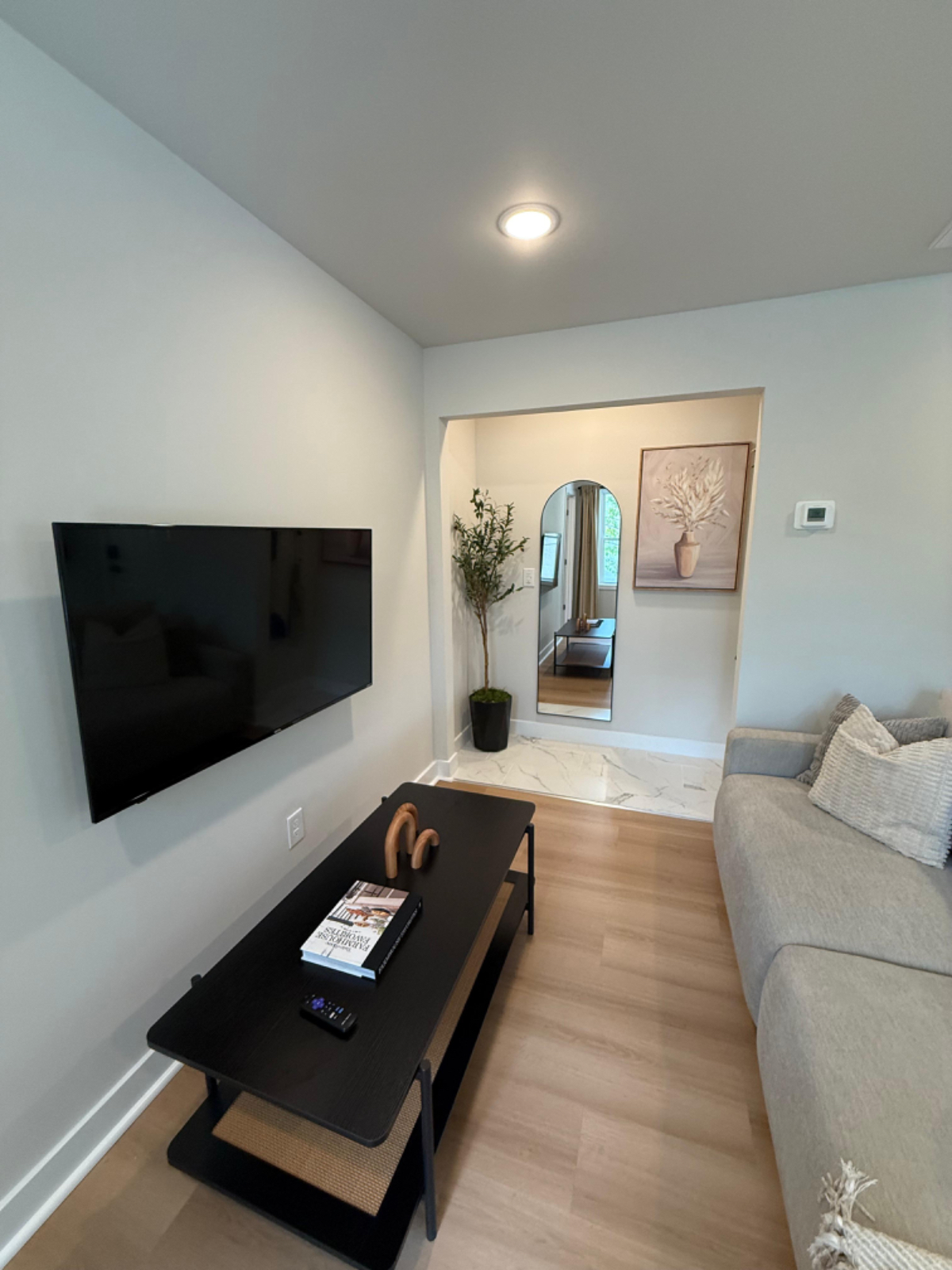 Modern Comfort Near The Capitol - Photo 7