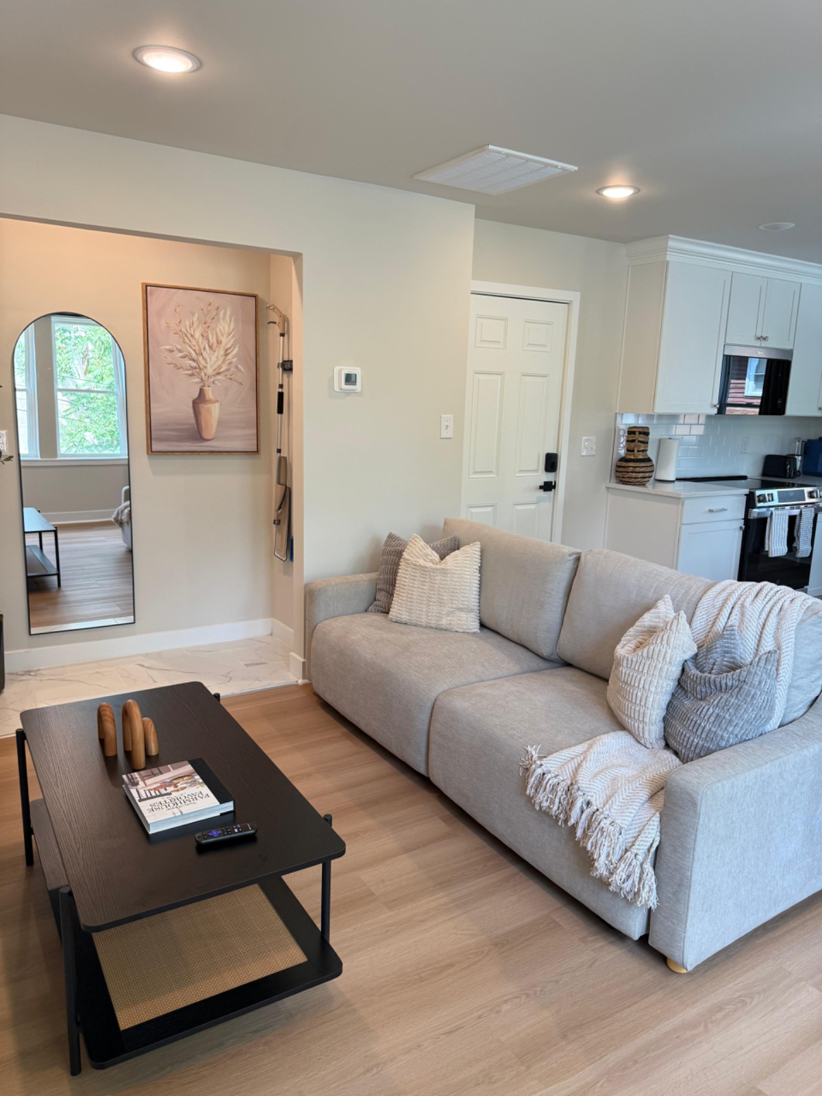 Modern Comfort Near The Capitol - Photo 9