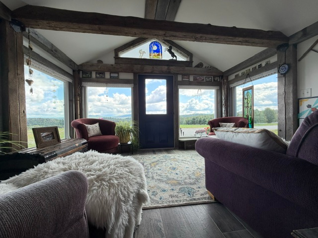 Country living with a sweet cottage to enjoy. - Photo 4