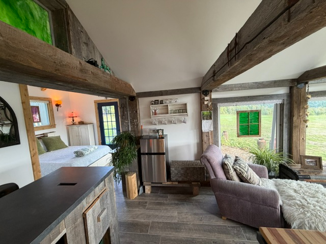 Country living with a sweet cottage to enjoy. - Photo 8